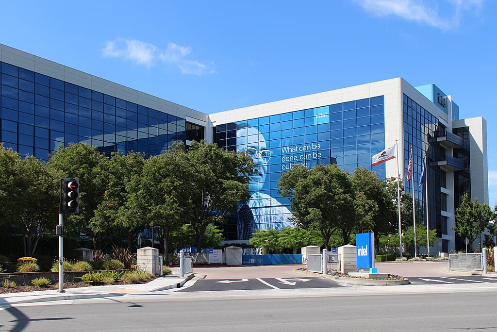 Intel, AMD Seek Long-Term China Server CPU Deals as AI Demand Drives ...